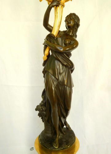 Luminaires Bougeoirs et Chandeliers - Candélabre en bronze doré et patiné fin XVIIIe attribué à François Rémond