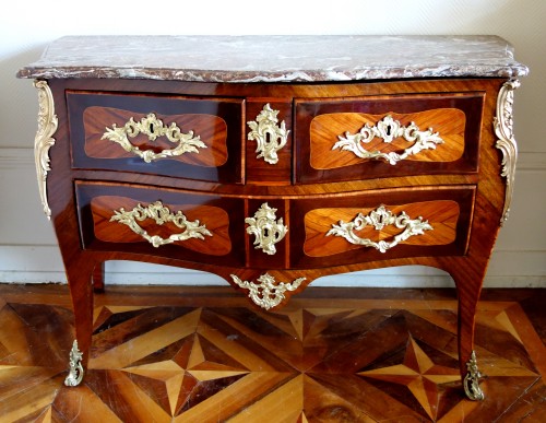 Mobilier Commode - Commode sauteuse d'époque Louis XV, Estampillée JB Galet