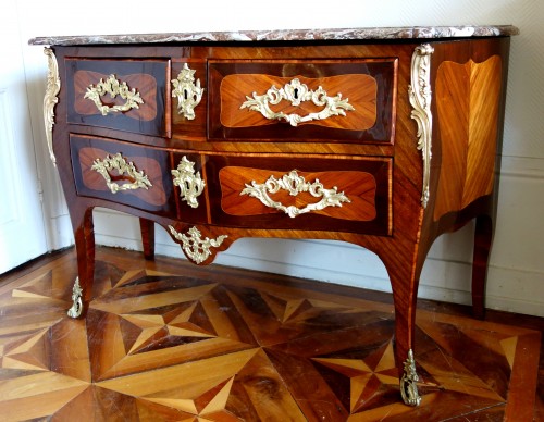 Commode sauteuse d'époque Louis XV, Estampillée JB Galet - GSLR Antiques