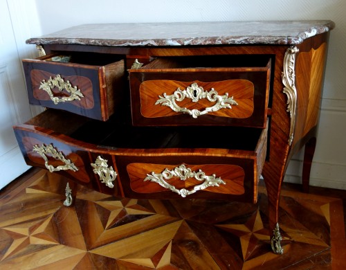 Louis XV - Commode sauteuse d'époque Louis XV, Estampillée JB Galet