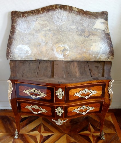 Antiquités - Commode sauteuse d'époque Louis XV, Estampillée JB Galet