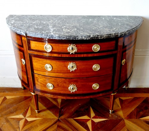 Commode demi-lune marquetée d'époque Louis XVI - Mobilier Style Louis XVI