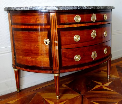 Commode demi-lune marquetée d'époque Louis XVI - GSLR Antiques