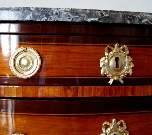 Antiquités - Commode demi-lune marquetée d'époque Louis XVI