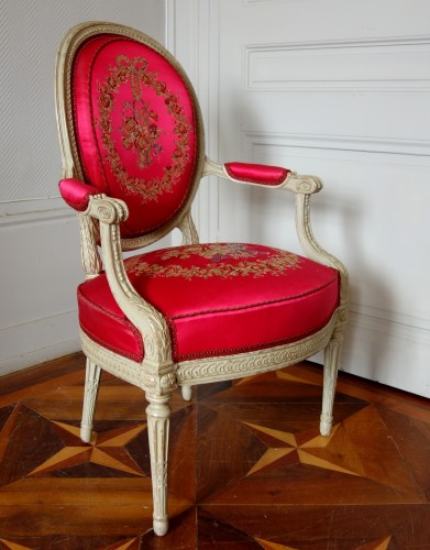 Paire De Fauteuils Cabriolets d'époque Louis XVI - Estampille Delaisement - Sièges Style Louis XVI