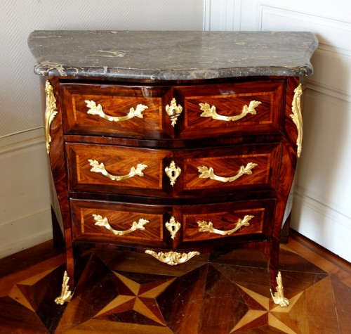 Commode Louis XV d'entre deux estampillée de JB Galet - Mobilier Style Louis XV