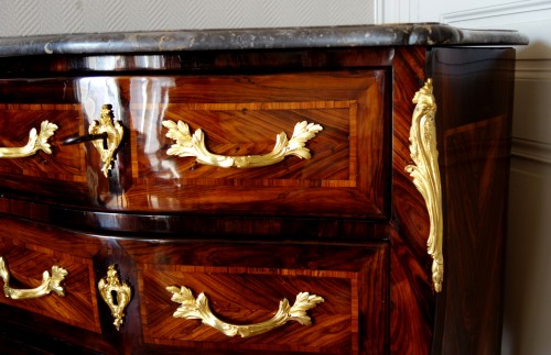 Louis XV - Commode Louis XV d'entre deux estampillée de JB Galet