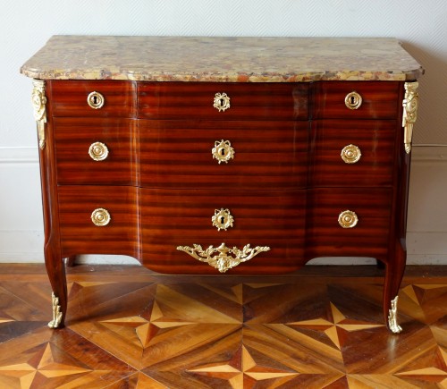 Commode à la grecque estampille de JG Schlichtig - GSLR Antiques