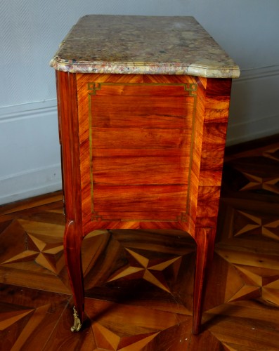 Antiquités - Commode sauteuse transition estampillée de Guillaume Kemp