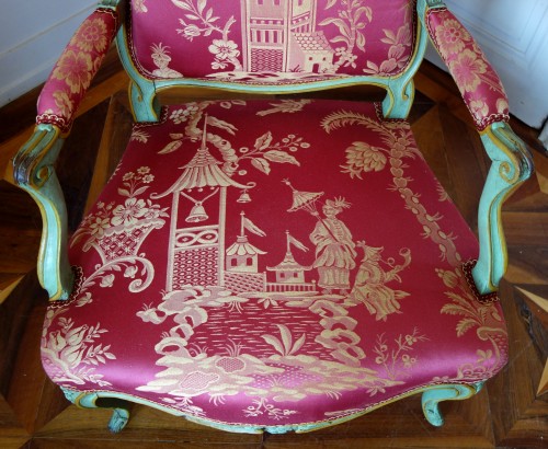 Antiquités - Paire de fauteuils Louis XV à la reine - estampille de Sylvain Blanchard