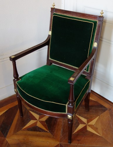 XVIIIe siècle - Paire de fauteuils d'époque Directoire en acajou et bronze doré attribués à Jacob