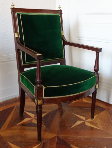Paire de fauteuils d'époque Directoire en acajou et bronze doré attribués à Jacob - Directoire