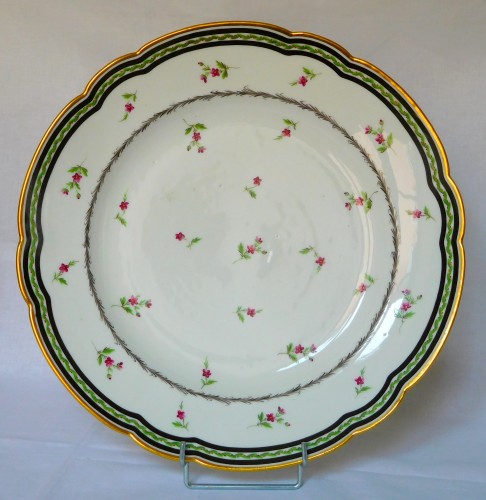 Service de table en porcelaine, manufacture de Clignancourt Comte de Provence - Céramiques, Porcelaines Style Louis XVI