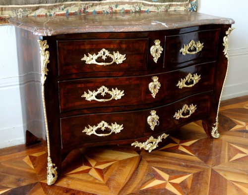 Commode tombeau d'époque Louis XV estampille de Mathieu CRIAERD - Mobilier Style Louis XV