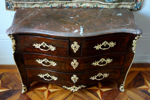 Commode tombeau d'époque Louis XV estampille de Mathieu CRIAERD - GSLR Antiques