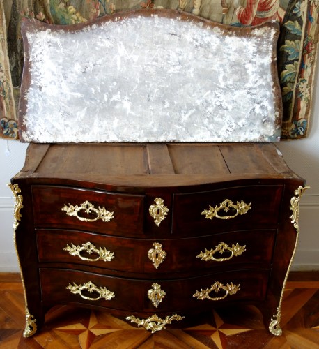 Antiquités - Commode tombeau d'époque Louis XV estampille de Mathieu CRIAERD