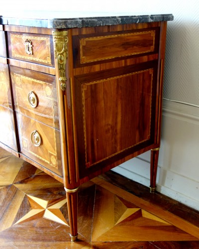 XVIIIe siècle - Commode en marqueterie d'époque Louis XVI - estampille de Pascal Coigniard