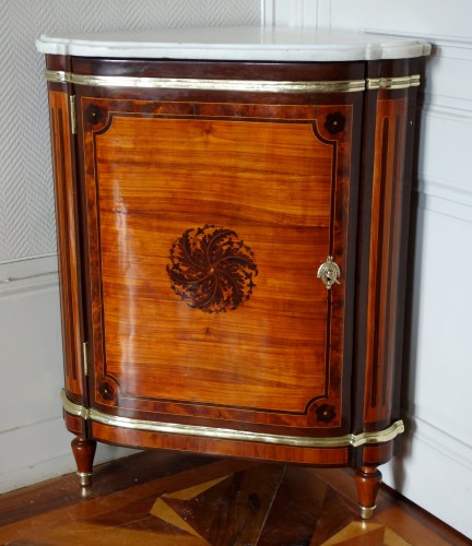 Louis XVI marquetry corner cabinet - stamped by Topino - 