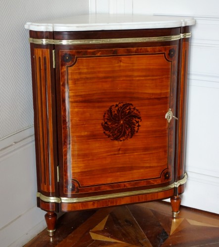 Louis XVI marquetry corner cabinet - stamped by Topino - Louis XVI