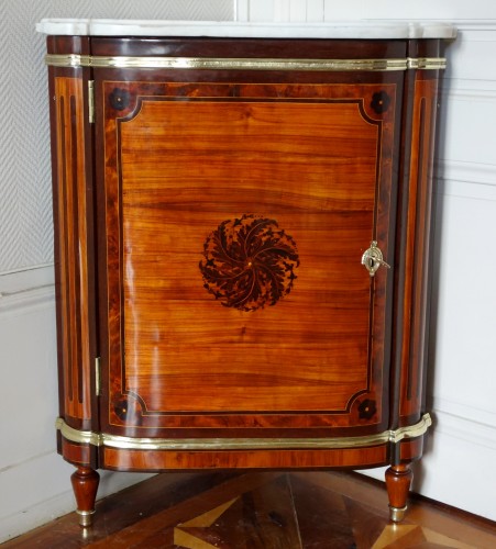 Louis XVI - Louis XVI marquetry corner cabinet - stamped by Topino