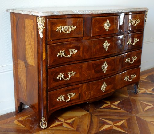 Mobilier Commode - Grande commode Louis XV en marqueterie - estampille de François Garnier