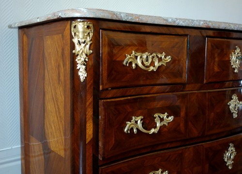 Louis XV - Grande commode Louis XV en marqueterie - estampille de François Garnier