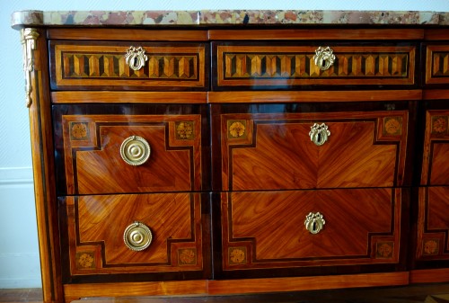 Commode d'époque Louis XVI en marqueterie - Mobilier Style Louis XVI