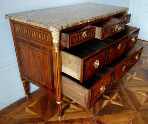 Antiquités - Commode d'époque Louis XVI en marqueterie