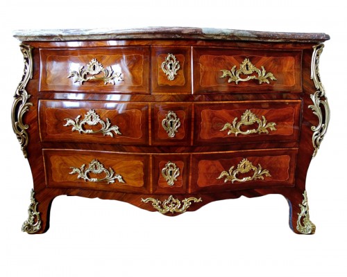 Commode tombeau Louis XV en marqueterie - estampille Lardin