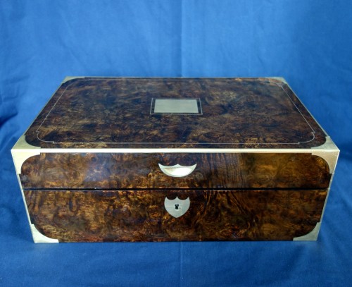 Nécessaire de voyage d'officier en noyer, cristal et argent, époque Restauration - Argenterie et Arts de la table Style Restauration - Charles X