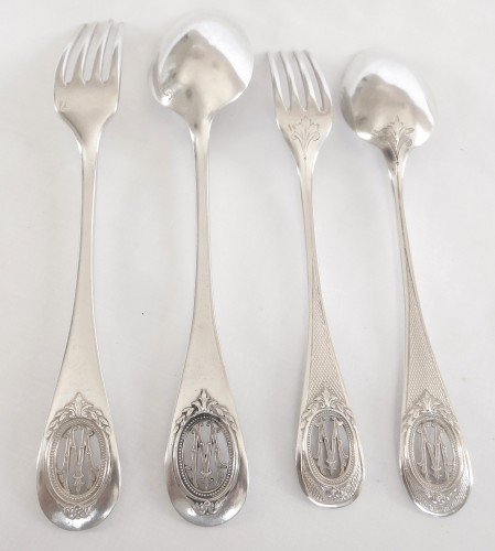Argenterie et Arts de la table  - Henin et Cie - Ménagère de 95 pièces en argent massif niellé & ajouré 