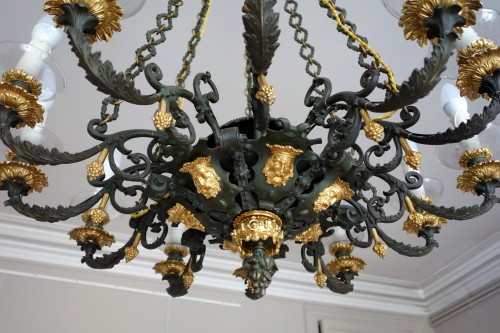 Restauration - Charles X - 12 Lights Patinated &amp; Gilt Bronze Chandelier, early 19th century