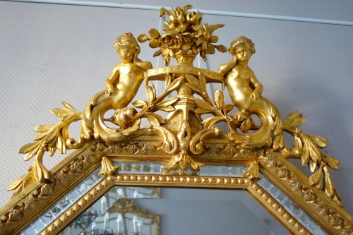 Miroir Napoléon III en bois doré et à parecloses - GSLR Antiques