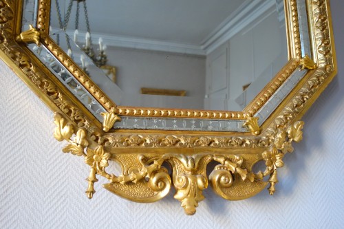 XIXe siècle - Miroir Napoléon III en bois doré et à parecloses