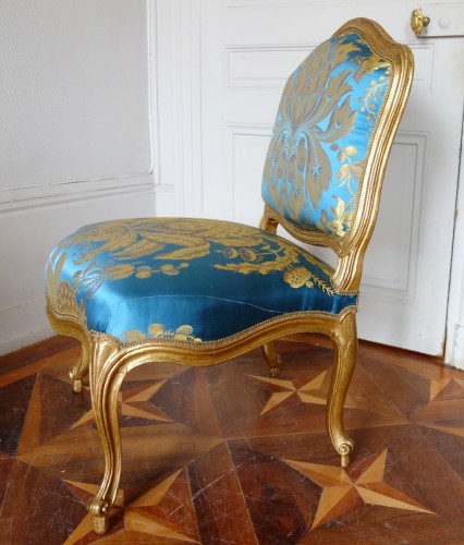 Suite de 4 chaises Louis XV en bois doré estampillées de Meunier - Louis XV