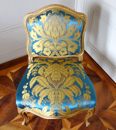 Louis XV - Suite de 4 chaises Louis XV en bois doré estampillées de Meunier
