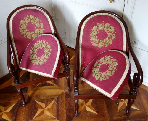 Antiquités - Pair of mahogany gondola armchairs circa 1830 stamped by Jeanselme