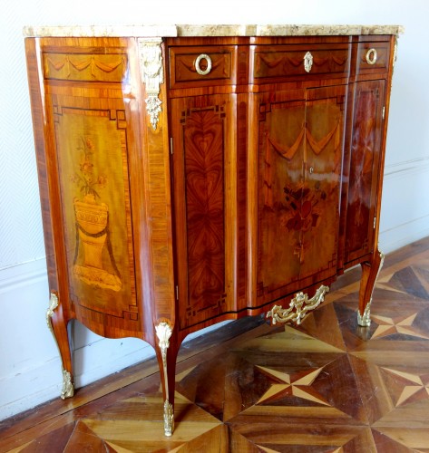 18th century - Transition marquetry Buffet attributed to Charles Topino