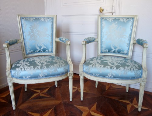 Sièges Canapé & Mobilier de Salon - Salon de 4 fauteuils cabriolets Louis XVI estampille de Marc Gautron