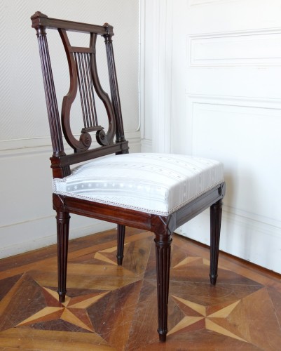 Seating  - Delaisement : pair of mahogany Louis XVI chairs, lyra-shaped backrest - sta
