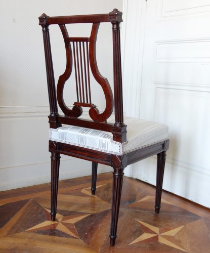 Delaisement : pair of mahogany Louis XVI chairs, lyra-shaped backrest - sta - 