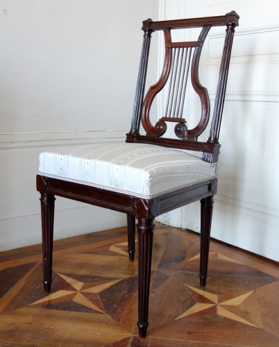 Delaisement : pair of mahogany Louis XVI chairs, lyra-shaped backrest - sta - Louis XVI