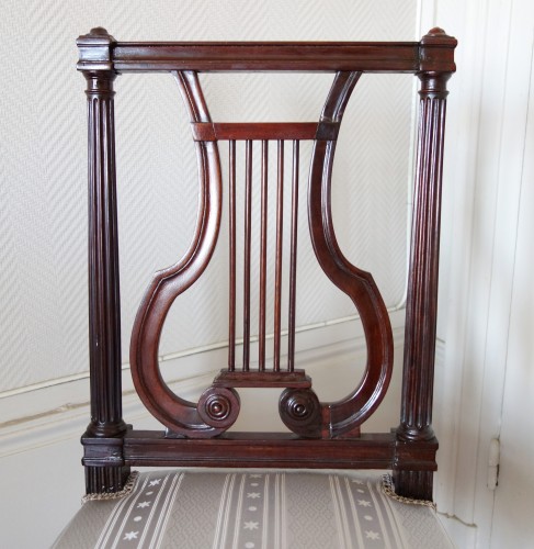 Antiquités - Paire de chaises lyre en acajou - époque Louis XVI estampille de Delaisement