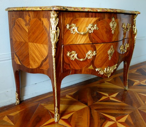 Louis XV marquetry commode stamped by Antoine Mathieu Criaerd - 