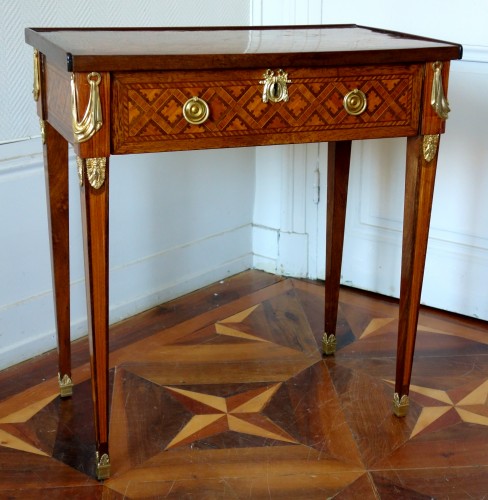 Louis XVI table de salon in marquetry  - Furniture Style Louis XVI