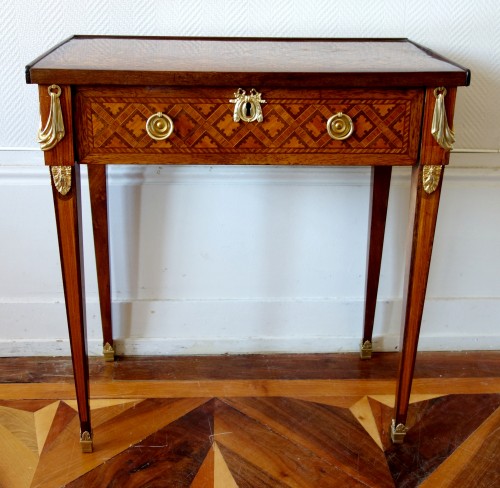 Mobilier Table & Guéridon - Table de salon Louis XVI en marqueterie à la Reine