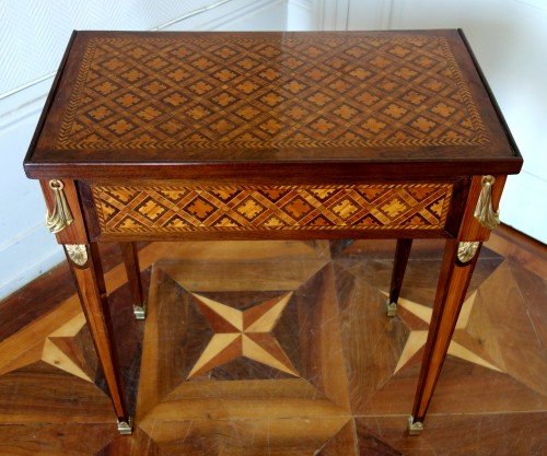 Antiquités - Table de salon Louis XVI en marqueterie à la Reine