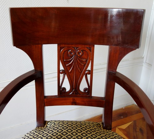 Hemicycle armchair attributed to Demay - Consulate period - Directoire