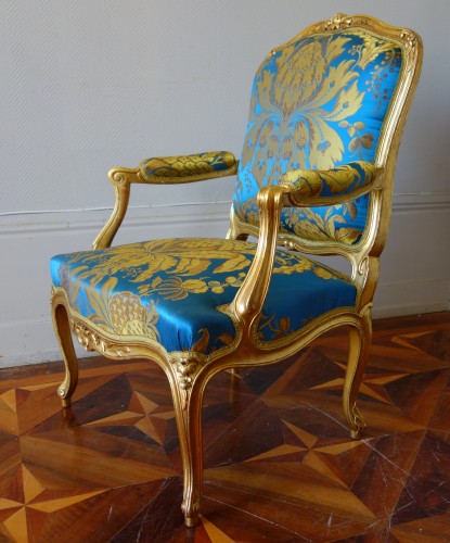  - Mobilier de salon en bois doré sur le modèle du salon Pompadour à l'Elysée