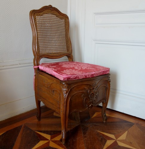 XVIIIe siècle - Chaise percée de Compiègne, estampille de Henri Amand époque Louis XV
